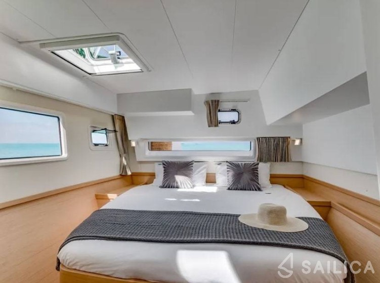 Lagoon 42 - Yacht Charter Sailica