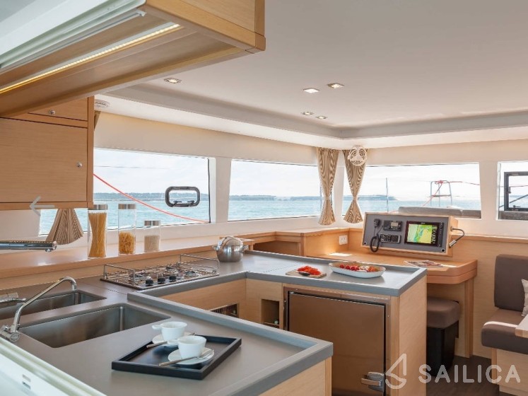 Lagoon 450 - Yacht Charter Sailica