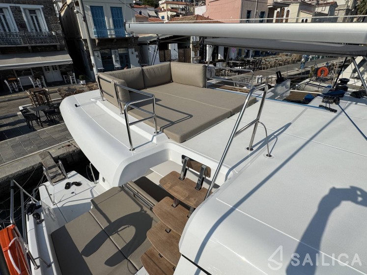 Aventura 37 - Photo #7 Aventura 37 - Yacht Charter Sailica