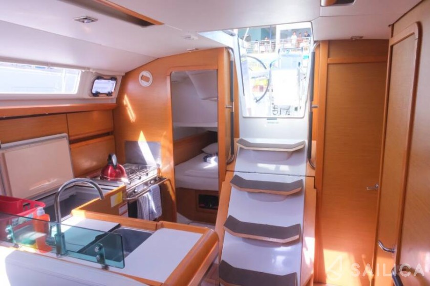 Sun Odyssey 419 - Yacht Charter Sailica