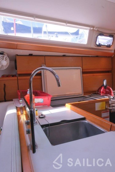 Sun Odyssey 419 - Yacht Charter Sailica