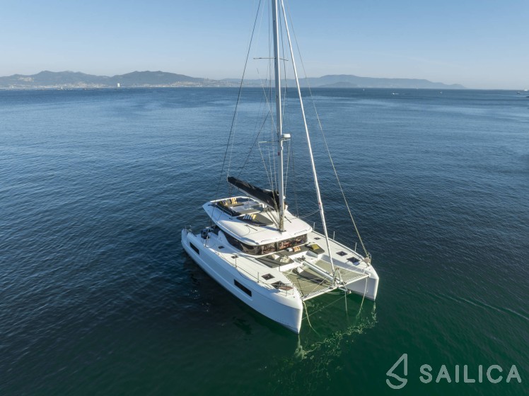 Lagoon 43 Power - Yacht Charter Sailica