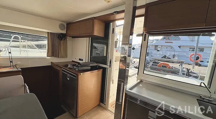 Lagoon 40 - Yacht Charter Sailica