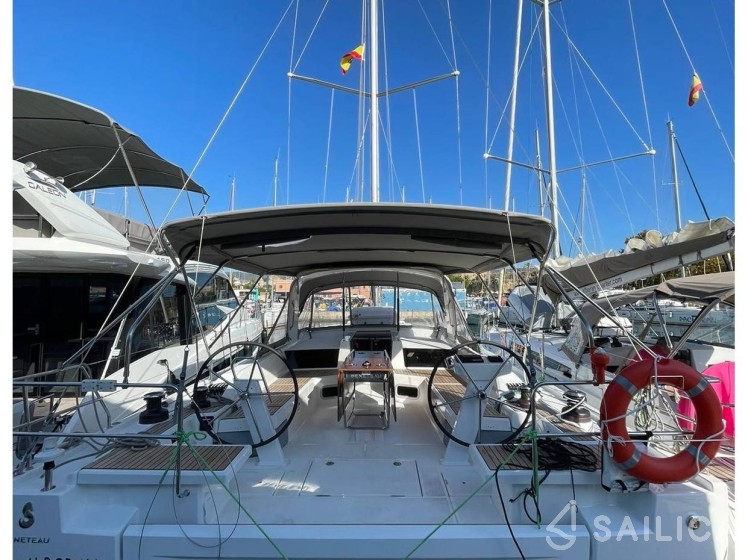 Oceanis 51.1 - Yacht Charter Sailica