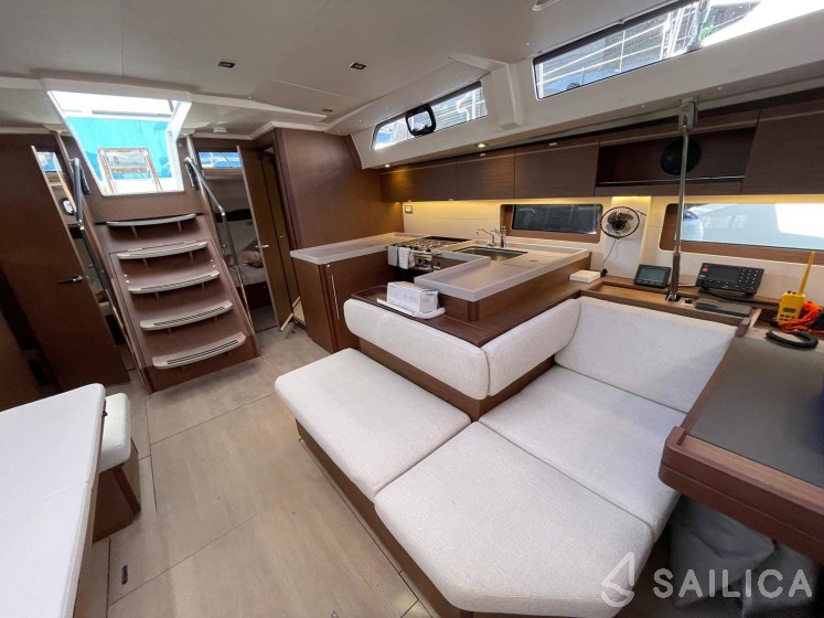 Oceanis 51.1 - Yacht Charter Sailica