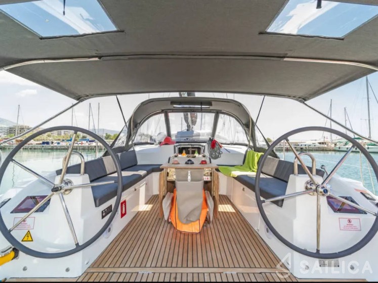 Oceanis 40.1 - Yacht Charter Sailica