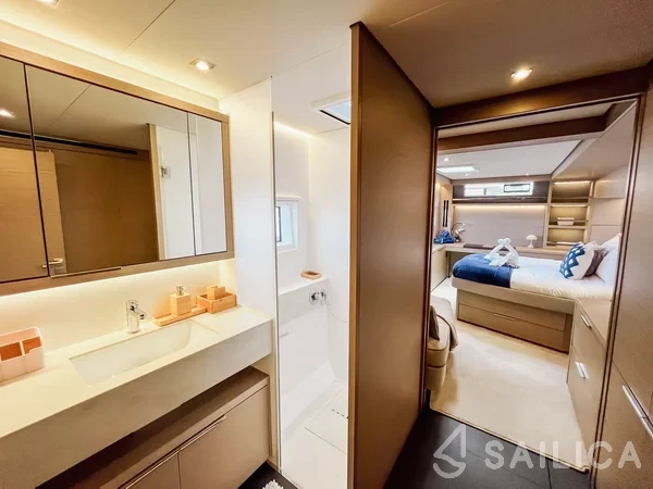 Lagoon 55 - Yacht Charter Sailica