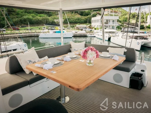 Lagoon 55 - Yacht Charter Sailica