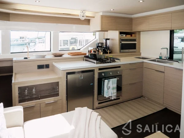 Lagoon 55 - Yacht Charter Sailica