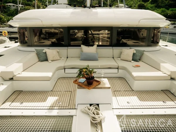 Lagoon 55 - Yacht Charter Sailica
