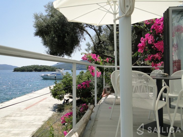 Cyclades 43.4 - Yacht Charter Sailica
