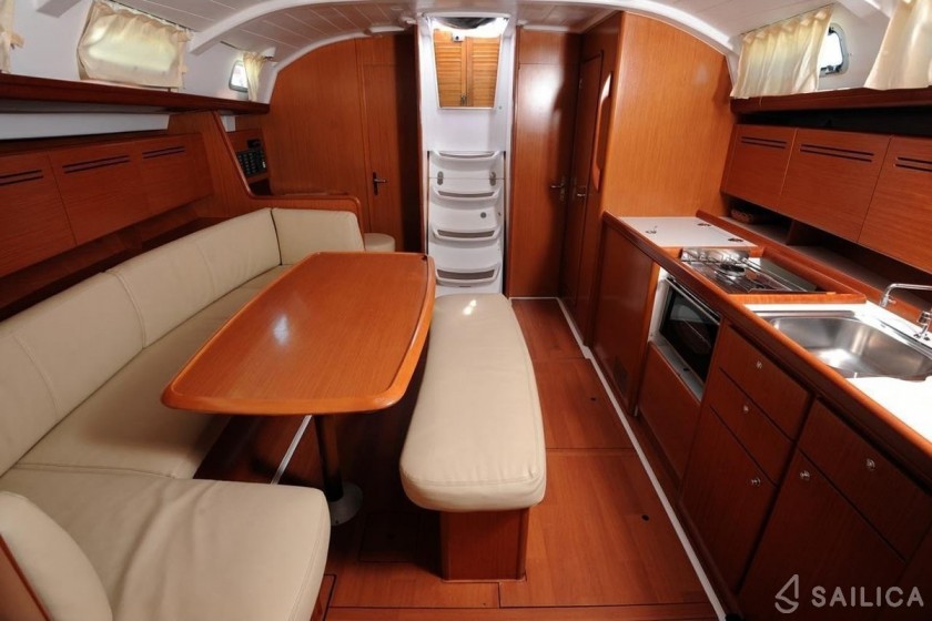 Cyclades 43.4 - Yacht Charter Sailica