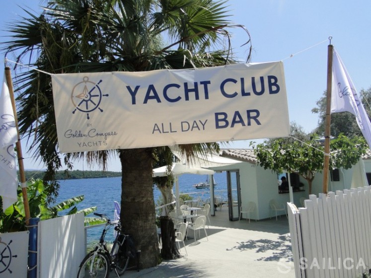 Cyclades 43.4 - Yacht Charter Sailica