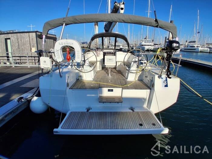 Bavaria C38 - Yacht Charter Sailica