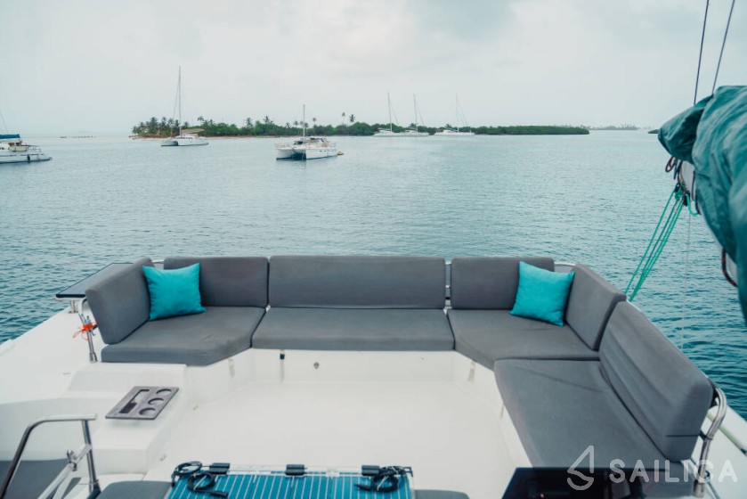 Elba 45 - Yacht Charter Sailica