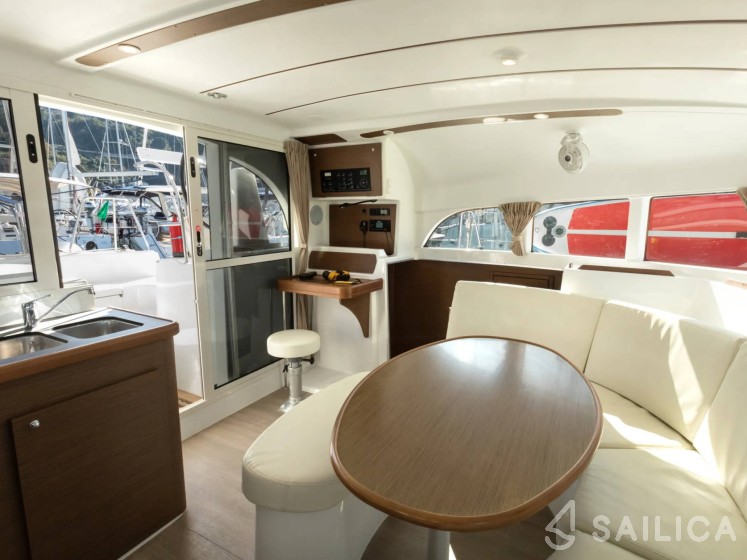 Lagoon 380 - Yacht Charter Sailica