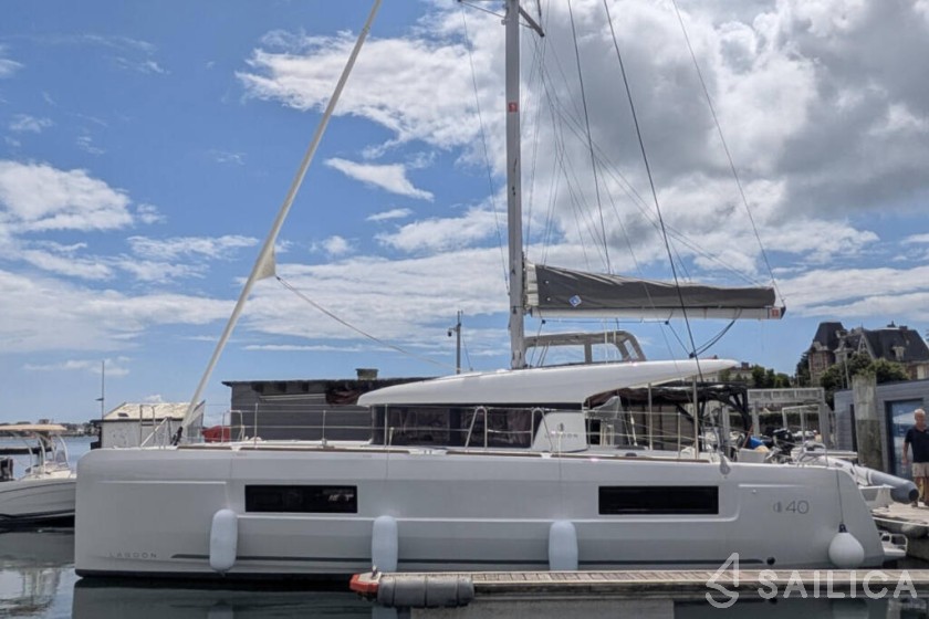 Lagoon 40 - Yacht Charter Sailica