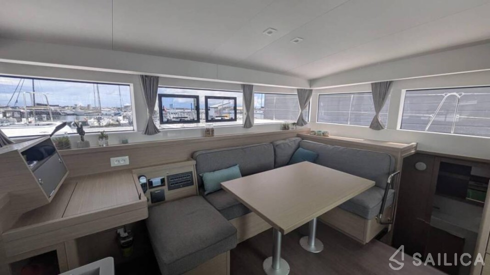 Lagoon 40 - Yacht Charter Sailica
