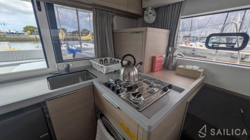 Lagoon 40 - Yacht Charter Sailica