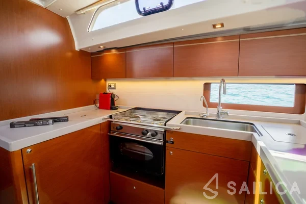Oceanis 51.1 - Yacht Charter Sailica