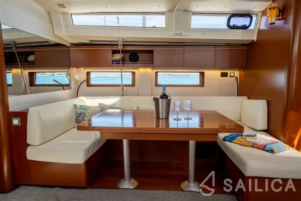 Oceanis 51.1 - Yacht Charter Sailica