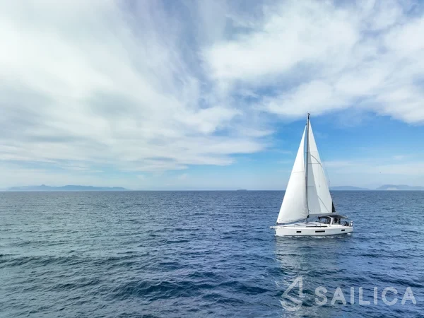 Oceanis 51.1 - Yacht Charter Sailica