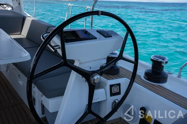 Oceanis 51.1 - Yacht Charter Sailica