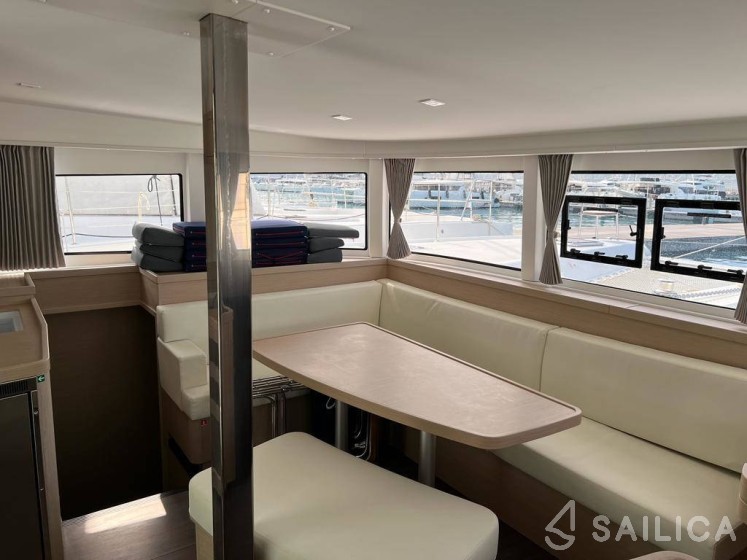 Lagoon 42 - Yacht Charter Sailica