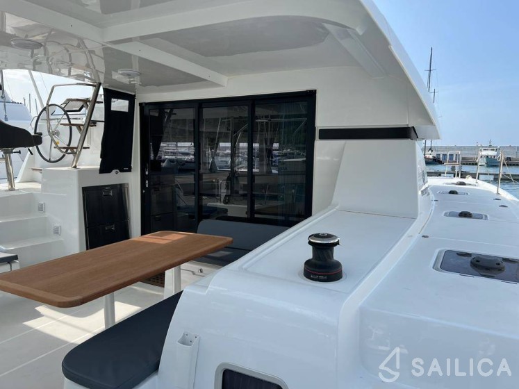 Lagoon 42 - Yacht Charter Sailica