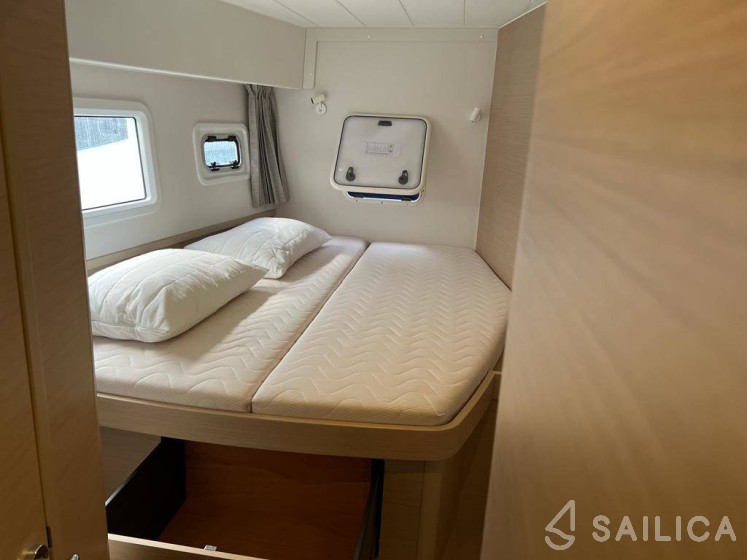 Lagoon 42 - Yacht Charter Sailica