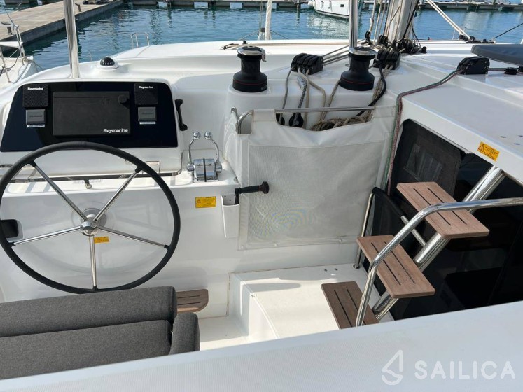 Lagoon 42 - Yacht Charter Sailica
