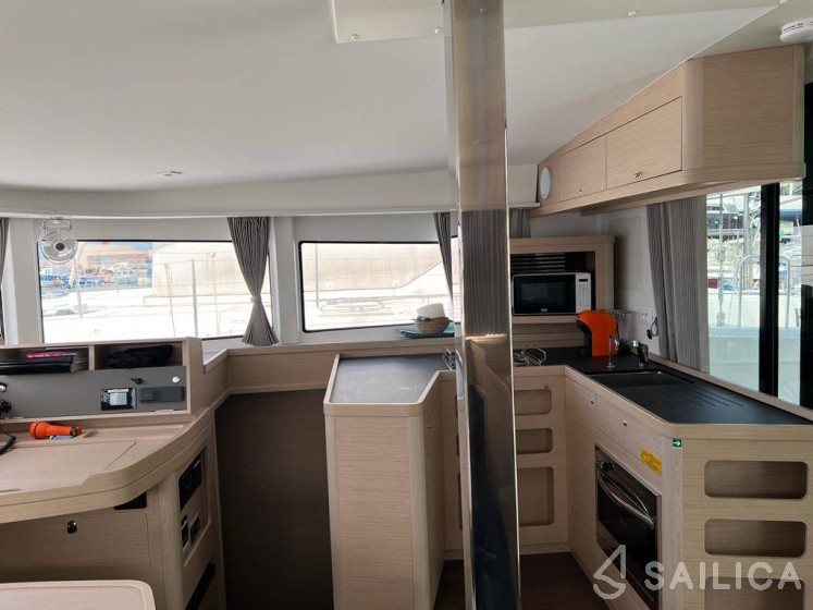 Lagoon 42 - Yacht Charter Sailica