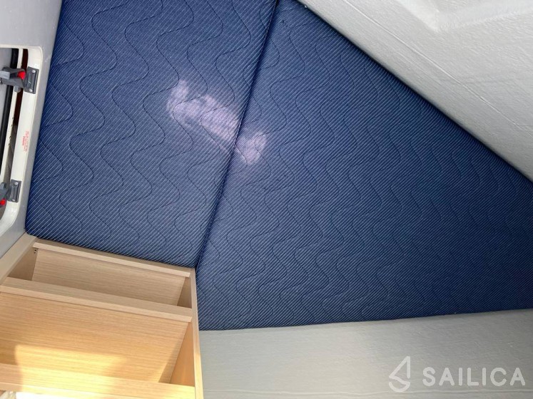 Lagoon 42 - Yacht Charter Sailica