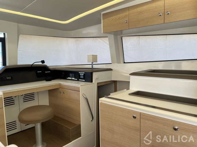 Bali 4.1 - Yacht Charter Sailica