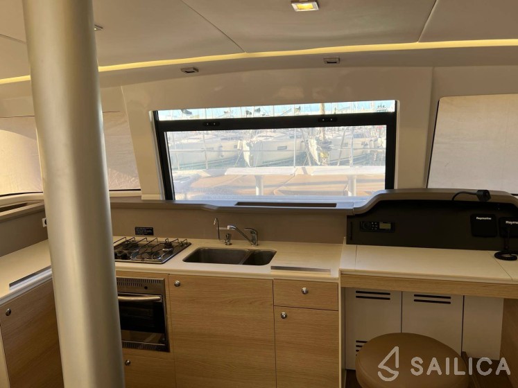 Bali 4.1 - Yacht Charter Sailica