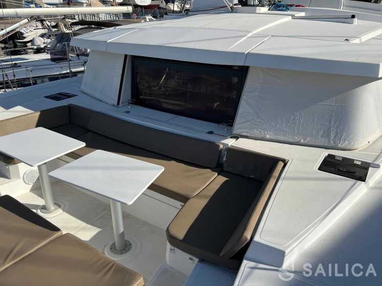 Bali 4.1 - Yacht Charter Sailica