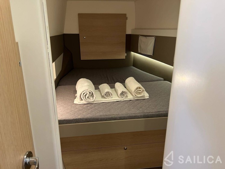 Bali 4.1 - Yacht Charter Sailica