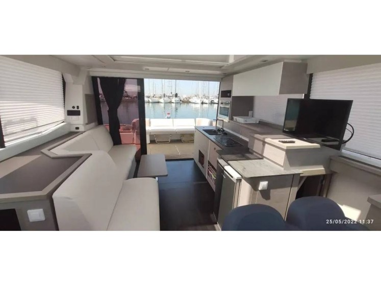 MY4.S - Yacht Charter Sailica