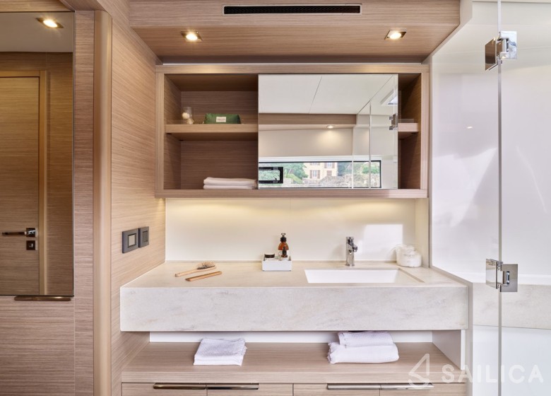 Lagoon 51 - Yacht Charter Sailica