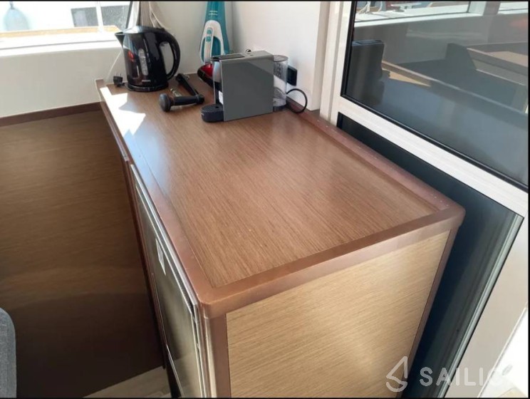 Lagoon 40 - Yacht Charter Sailica