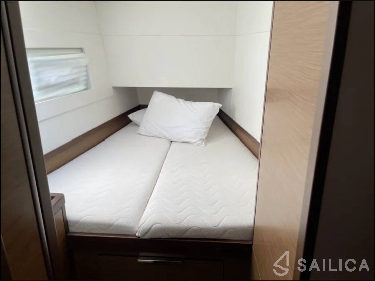 Lagoon 40 - Yacht Charter Sailica