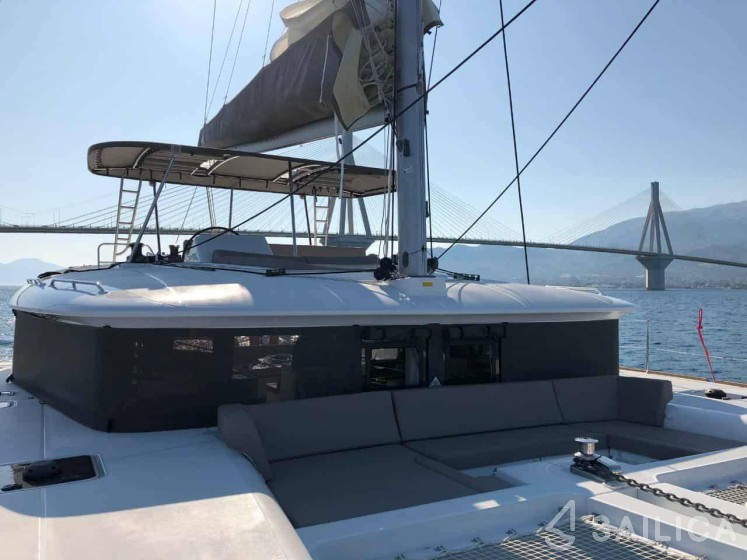 Lagoon 450  Flybridge - Yacht Charter Sailica