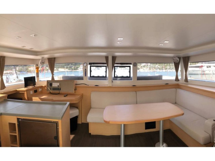 Lagoon 450  Flybridge - Yacht Charter Sailica