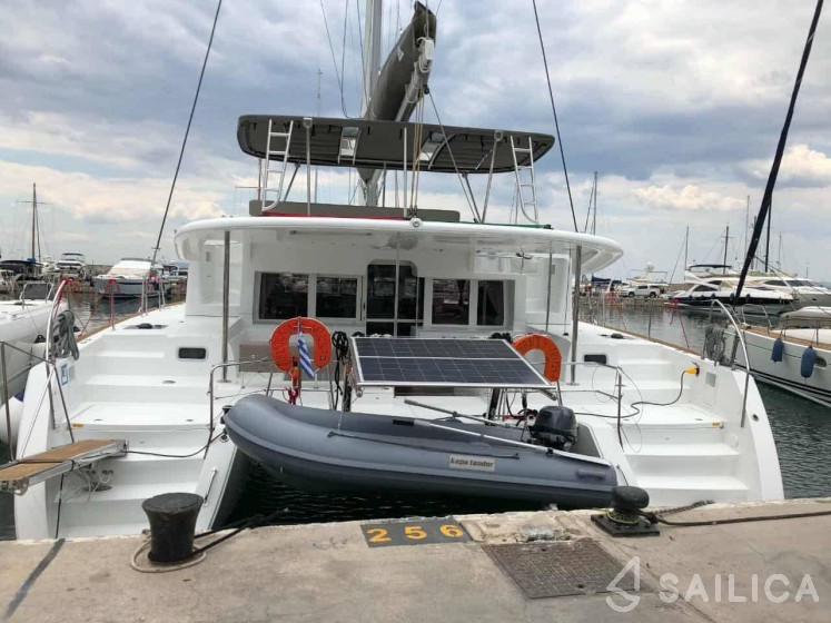 Lagoon 450  Flybridge - Yacht Charter Sailica