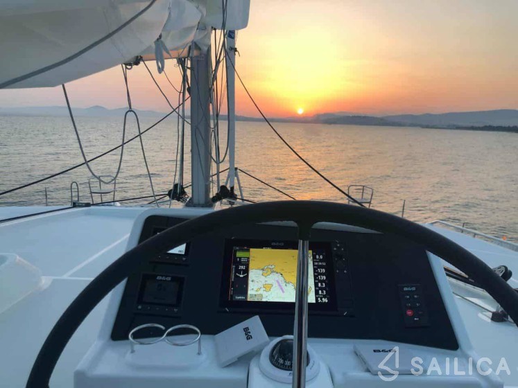 Lagoon 450  Flybridge - Yacht Charter Sailica