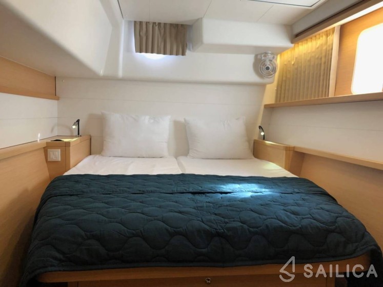 Lagoon 450  Flybridge - Yacht Charter Sailica