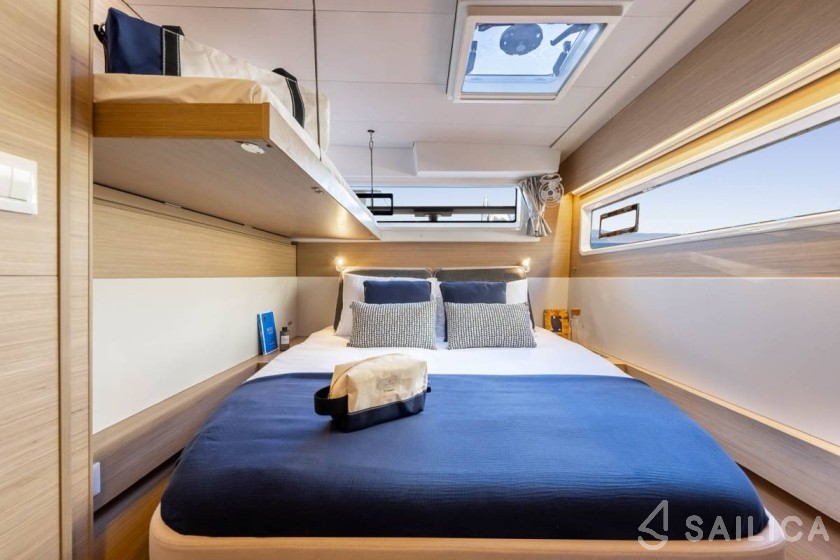 Lagoon 43 Power - Yacht Charter Sailica