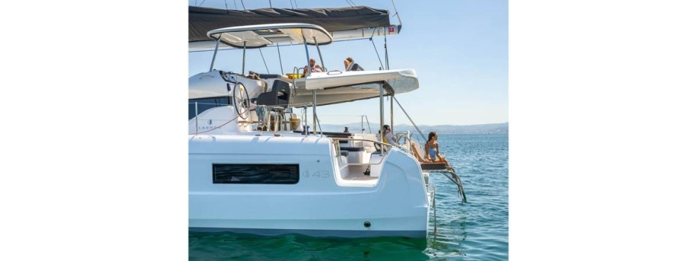 Lagoon 43 Power - Yacht Charter Sailica