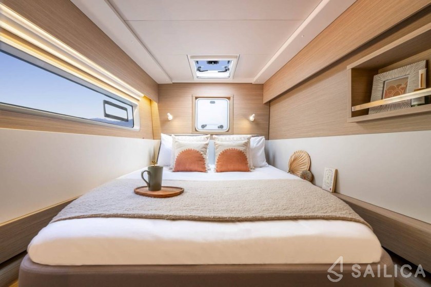 Lagoon 43 Power - Yacht Charter Sailica