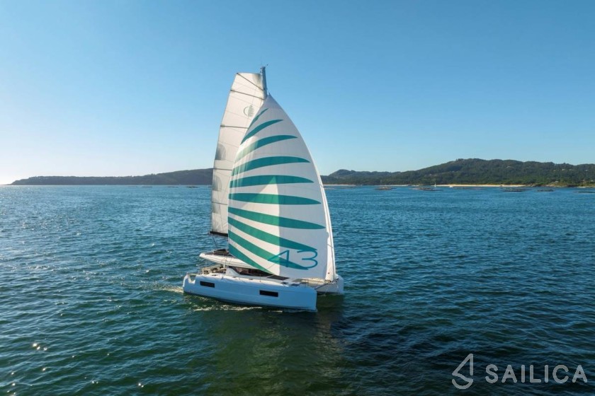 Lagoon 43 Power - Yacht Charter Sailica